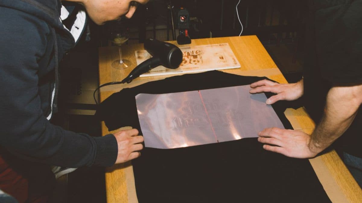 Personnaliser un t-shirt sans machine : 5 techniques créatives